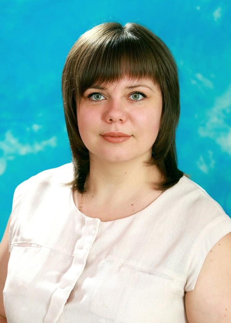 Музыкальный руководитель Крячина Наталья Сергеевна.